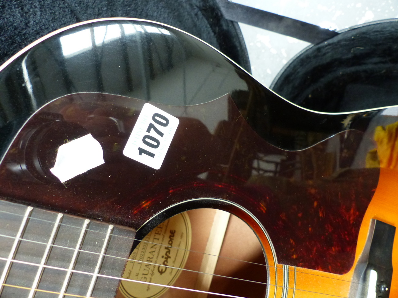 A EPIPHONE ACCOUSTIC GUITAR IN CARRYING CASE. - Image 15 of 29