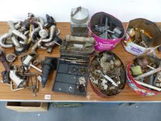 A QUANTITY OF GRAMOPHONE PICK UPS AND ARMS, WINDING HANDLES AND OTHER PARTS.