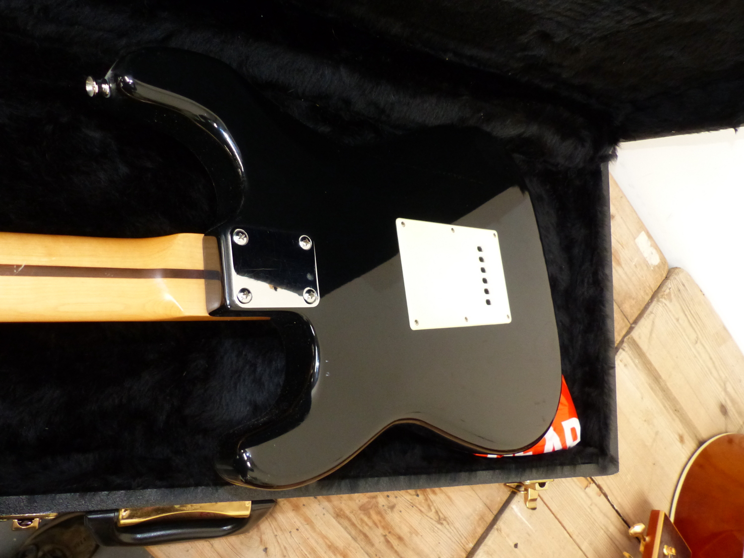 A SQUIRE STRAT BLACK BODY ELECTRIC GUITAR IN CARRYING CASE. - Image 8 of 32