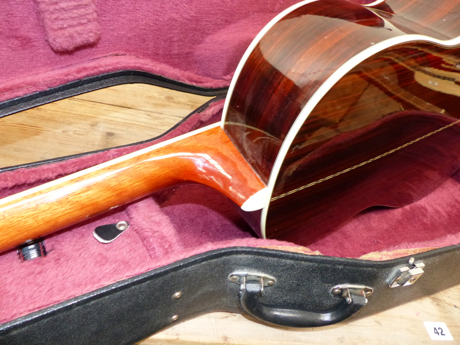 A COPY OF A GIBSON ACCOUSTIC GUITAR, No 38090 WITH A CARRYING CASE. NOTE THIS GUITAR IS A RE-BADGED - Image 10 of 28