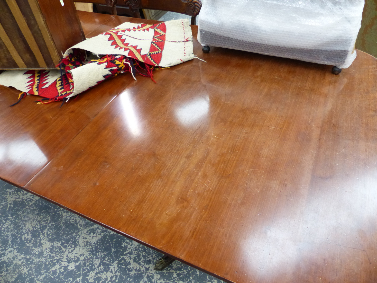 A GOOD ANTIQUE AND LATER MAHOGANY TWIN PEDESTAL DINING TABLE COMPLETE WITH ADDITIONAL LEAF. L.228 - Image 2 of 13