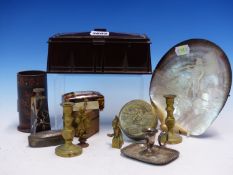 A COLLECTION OF MISCELLANIA TO INCLUDE AN ELO WARE BAKELITE BOX, A CYCLISTS COLLAPSIBLE CUP,