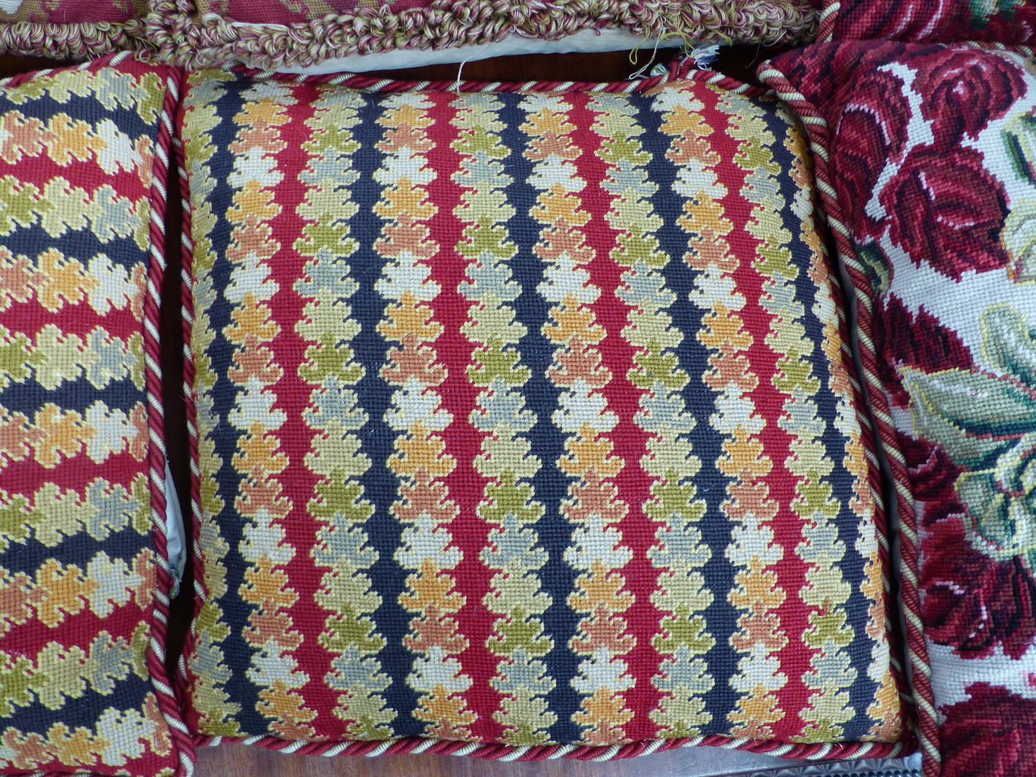 SIX NEEDLEPOINT SCATTER CUSHIONS. - Image 3 of 10