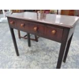 A GEORGE III MAHOGANY SIDE TABLE WITH THREE FRIEZE DRAWER ON SQUARE CHAMFERED LEGS. 87 x 42 x H.