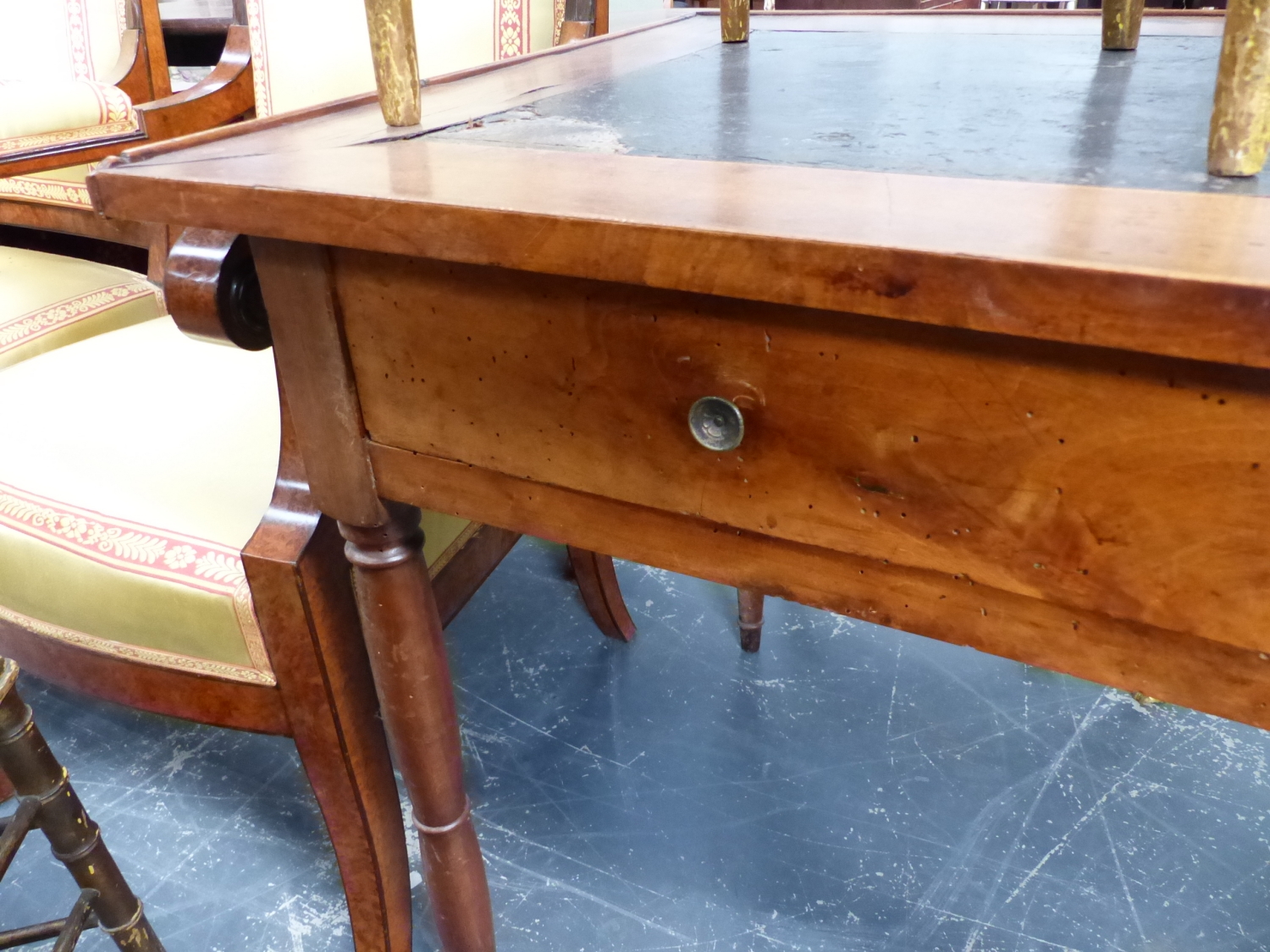 A 19th.C.FRENCH PROVINCIAL WALNUT WRITING TABLE ON TURNED LEGS, 131 x 68 x 74cms. - Image 6 of 8
