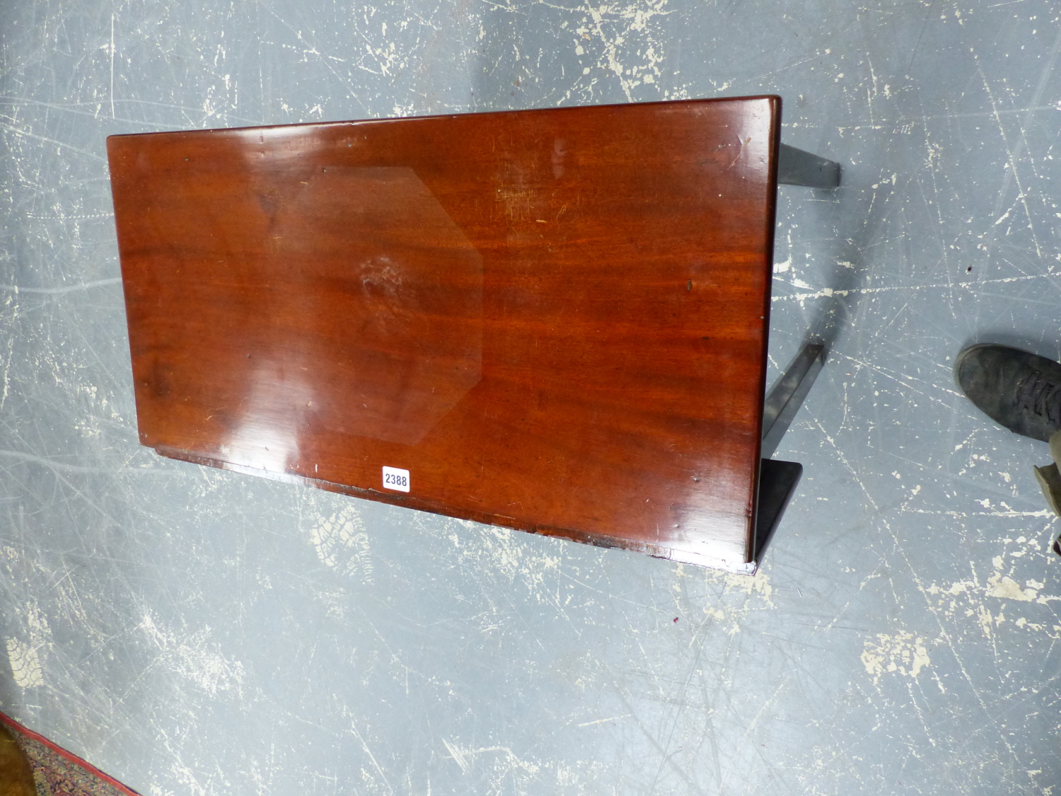 A 19th C. MAHOGANY TABLE WITH SINGLE RECTANGULAR FLAP OPENING ON SINGLE GATE, THE SQUARE SECTIONED - Image 2 of 5