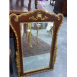 A WALNUT AND GILT FRAMED GEORGIAN STYLE WALL MIRROR. 57 x 84cms.