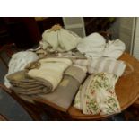 A LARGE GROUP OF BLINDS, PAIRS OF CURTAINS, ETC INCLUDING WILLIAM MORRIS PATTERN, LACE, LINEN AND