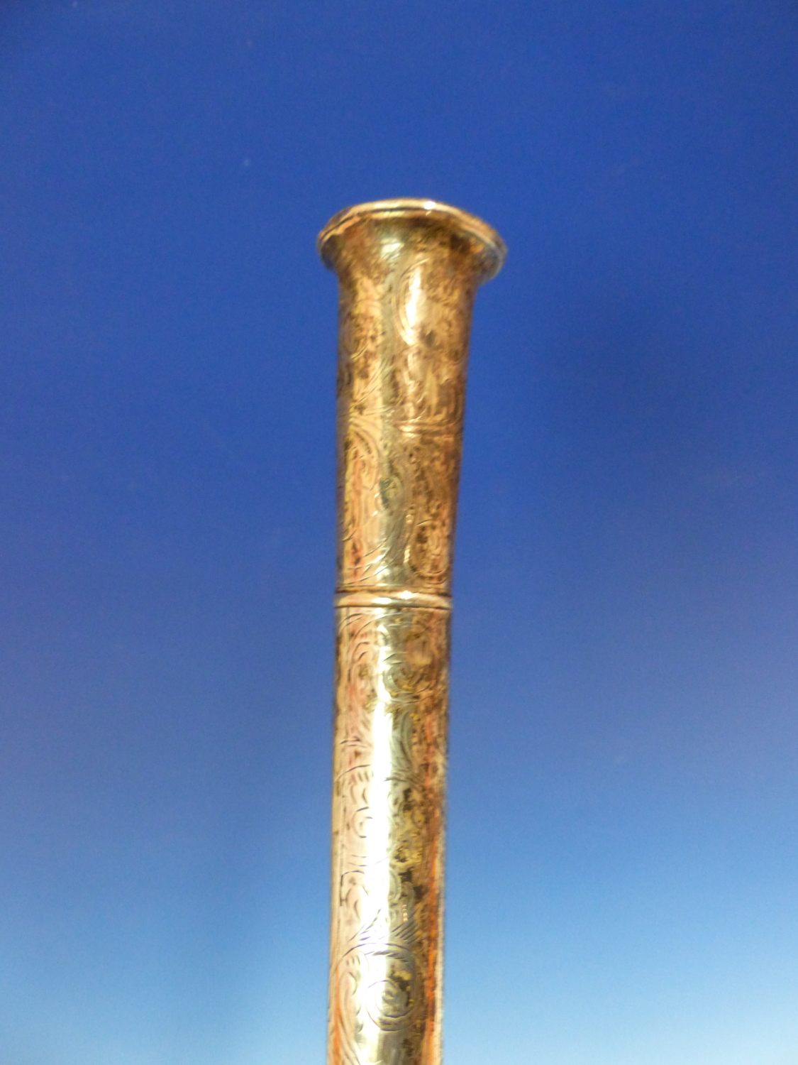 A LONDON SILVER HANDLED SWORD STICK, THE CANE SCABBARD HOUSING A BLADE OF SQUARE SECTION. - Image 4 of 27