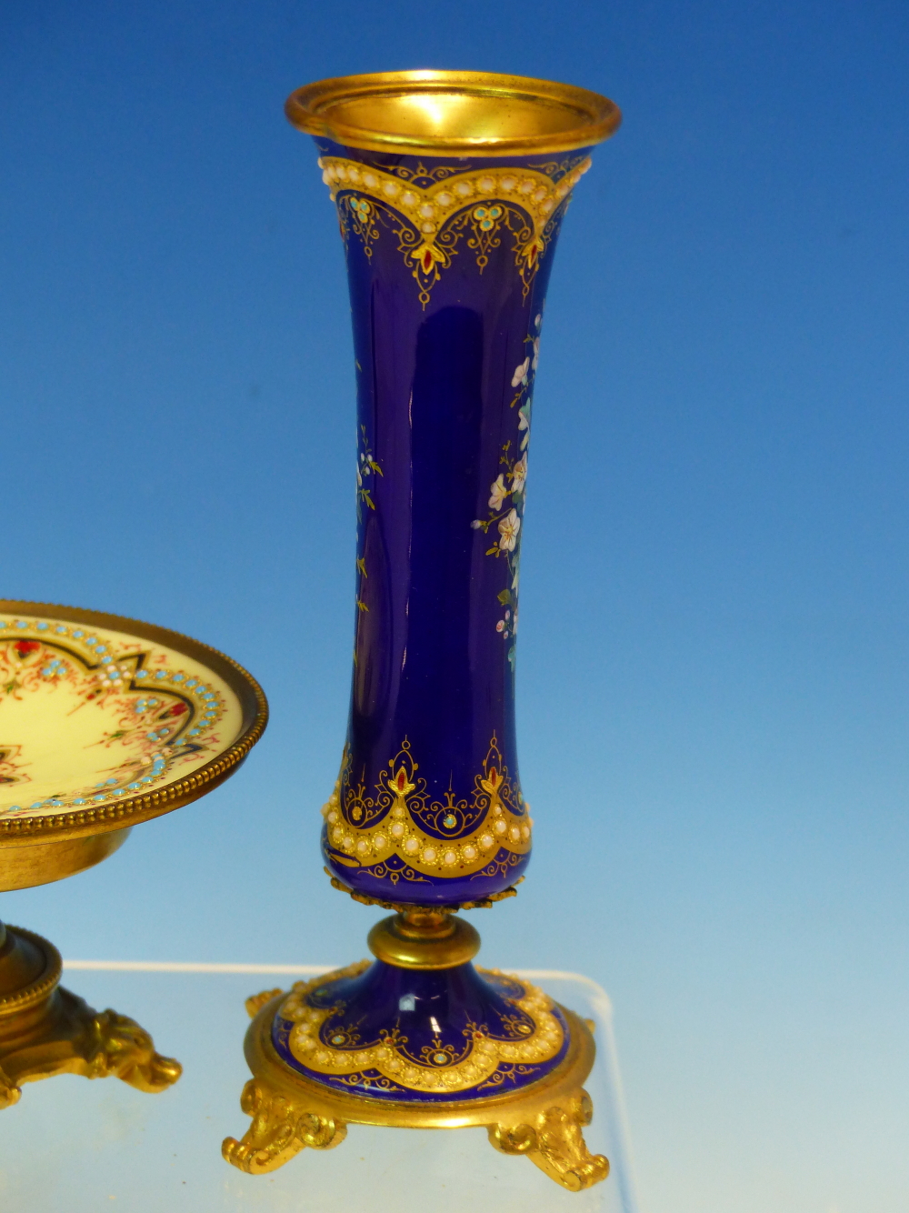 A FLORAL ENAMELLED ROYAL BLUE GROUND WAISTED CYLINDRICAL VASE ON FOUR ORMOLU FEET. H 15cms. ROGETHER - Image 2 of 14