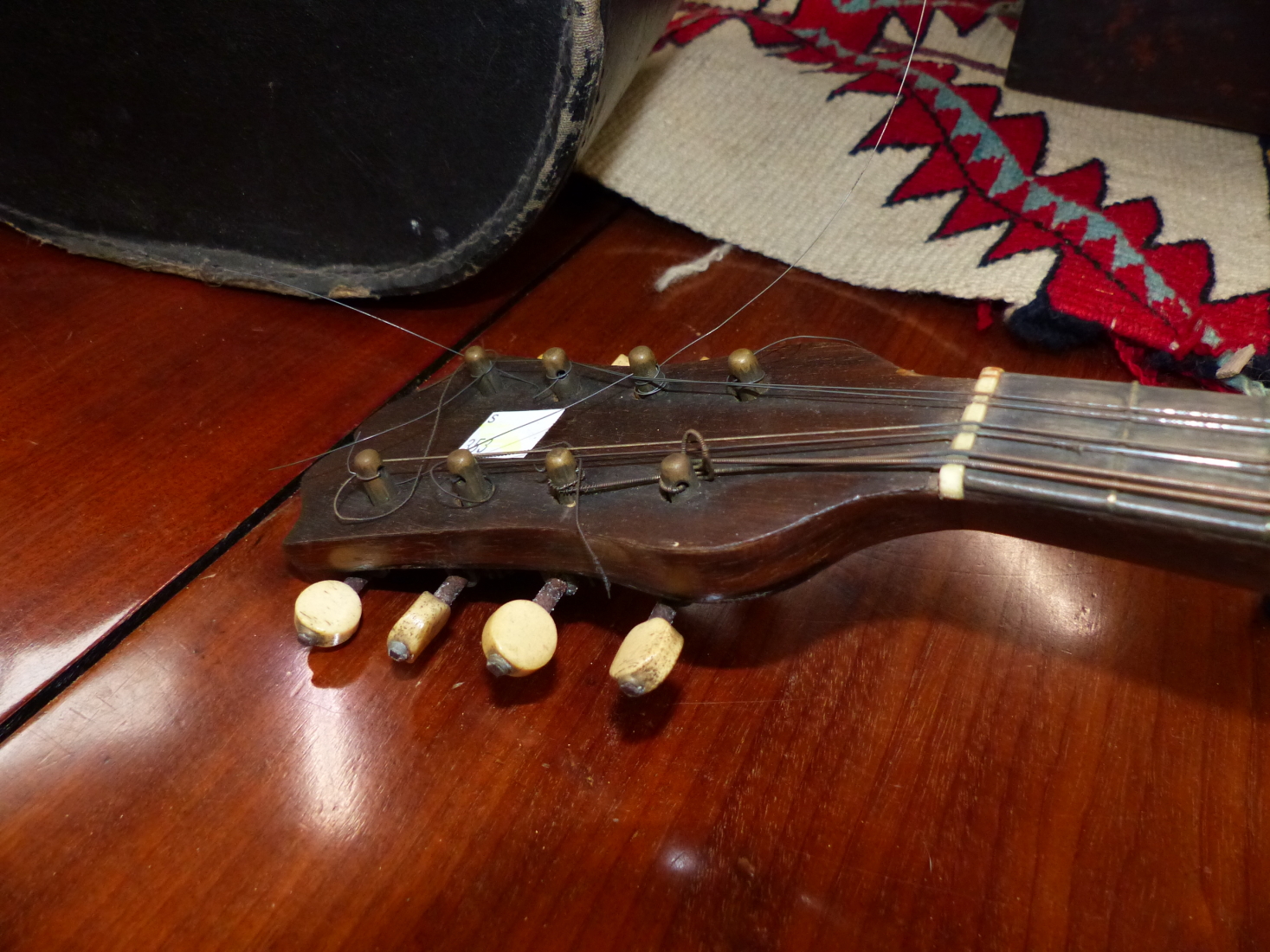 A LEATHERETTE CASED STRIDENTE OF NAPOLI MANDOLIN, THE SOUNDBOARD INLAID WITH A BUTTERFLY . - Image 4 of 11