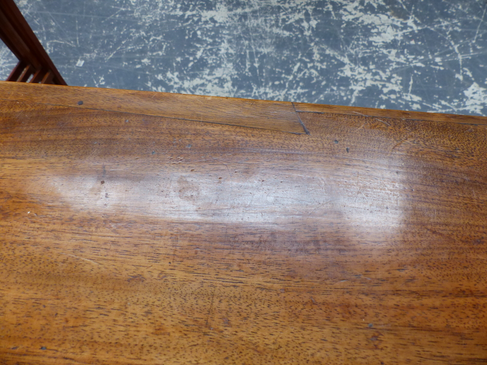 AN EARLY 19TH CENTURY MAHOGANY BOWFRONT FOUR DRAWER CHEST. - Image 8 of 13