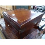 A 19th C. MAHOGANY WRITING BOX, THE SLOPING LID INLAID WITH A CHEQUER LINE AND OVER A COMPARTMENT