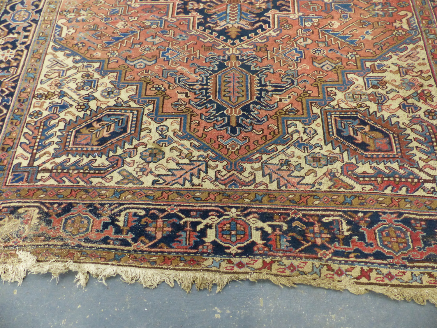 A PERSIAN HERIZ CARPET 338 x 234cms. - Image 9 of 11