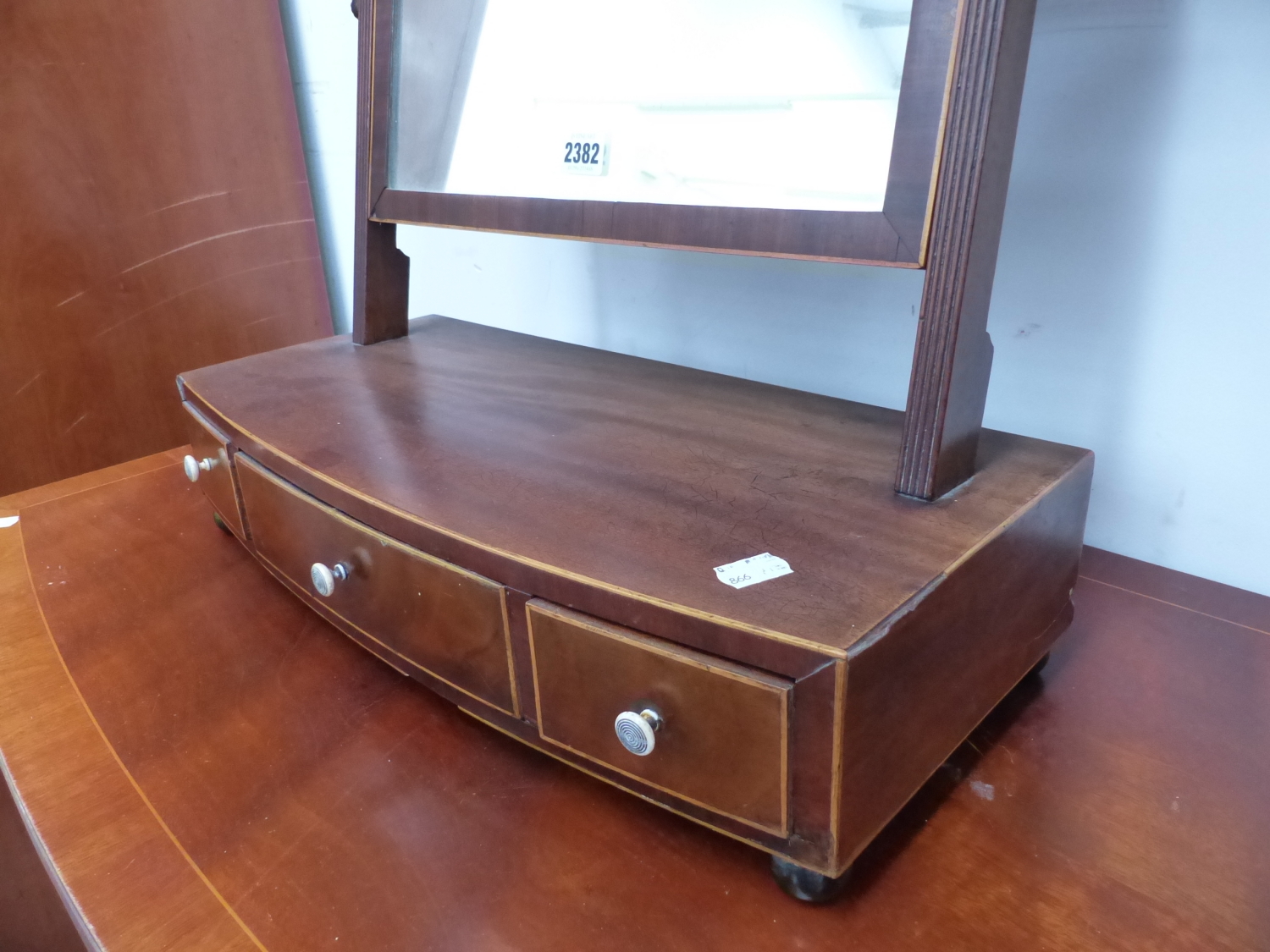 A LATE GEORGIAN INLAID MAHOGANY BOWFRONT DRESSING TABLE MIRROR WITH THREE DRAWERS. W 49.5cms. - Image 3 of 5