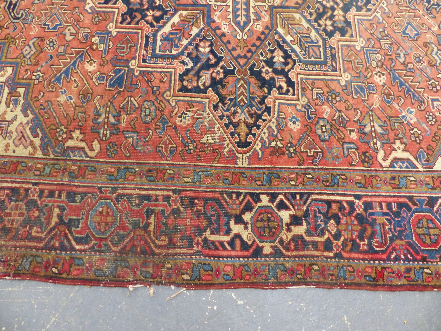 A PERSIAN HERIZ CARPET 338 x 234cms. - Image 7 of 11