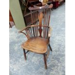 AN 18th.C.COUNTRY COMB BACK, RAIL TOP ARMCHAIR WITH CENTRAL SHAPED BACK SPLAT.