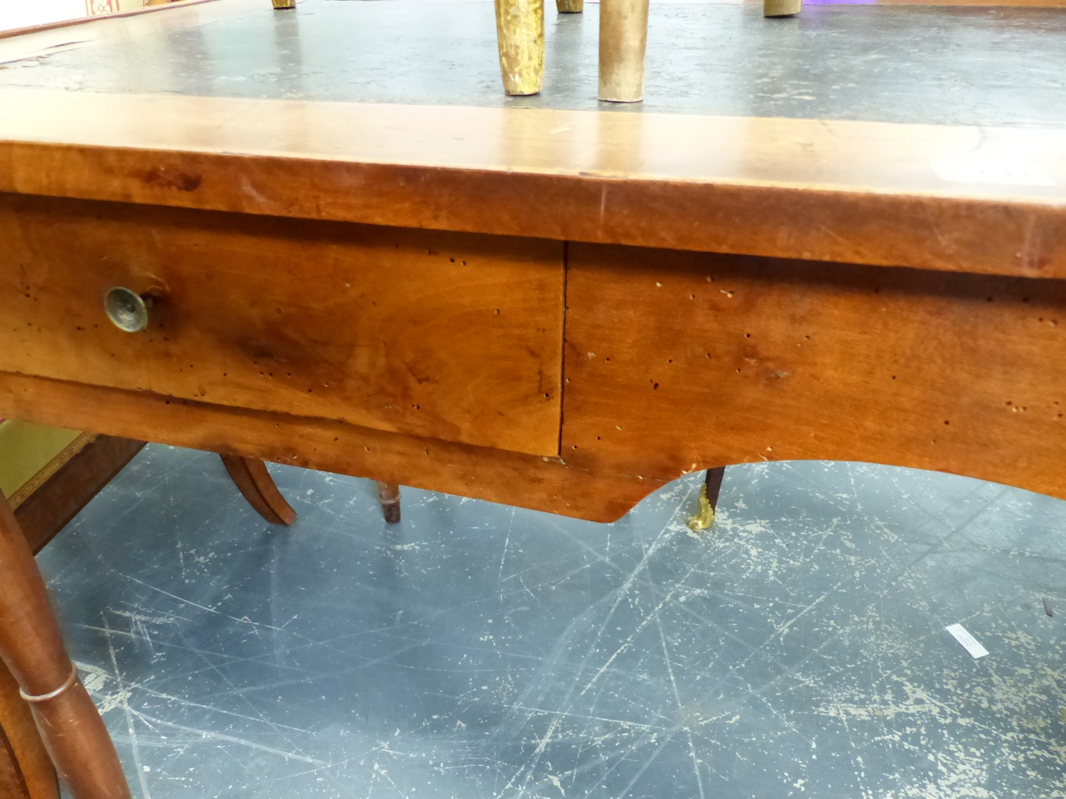 A 19th.C.FRENCH PROVINCIAL WALNUT WRITING TABLE ON TURNED LEGS, 131 x 68 x 74cms. - Image 7 of 8