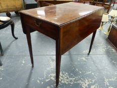 AN EARLY 19th.C.MAHOGANY PEMBROKE TABLE WITH END DRAWER ON SQUARE TAPERED LEGS AND BRASS CASTERS.