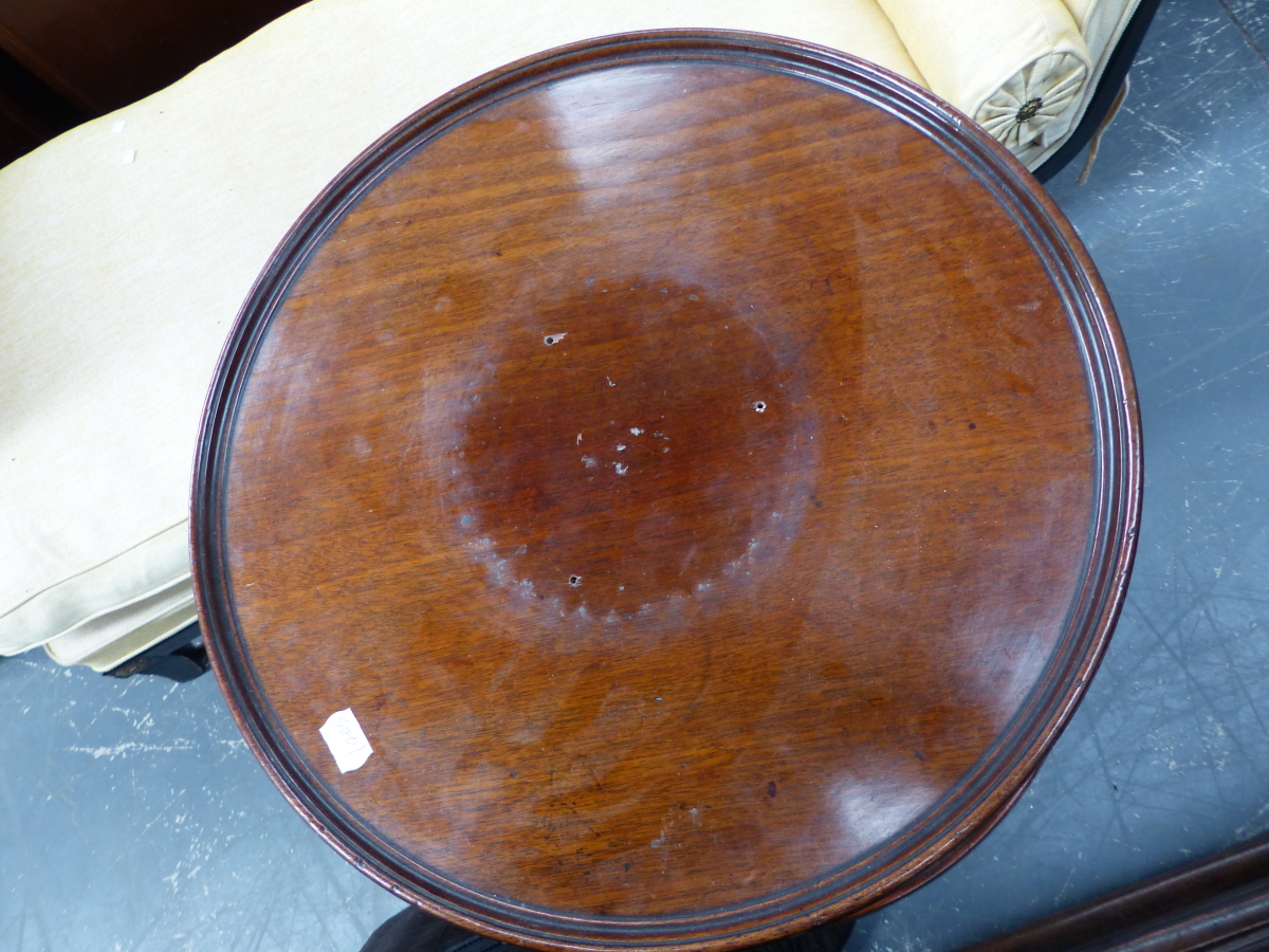 A GEORGIAN MAHOGANY THREE TIER DUMB WAITER ON TRIPOD LEGS. Dia.61 x H.112cms. - Image 7 of 12