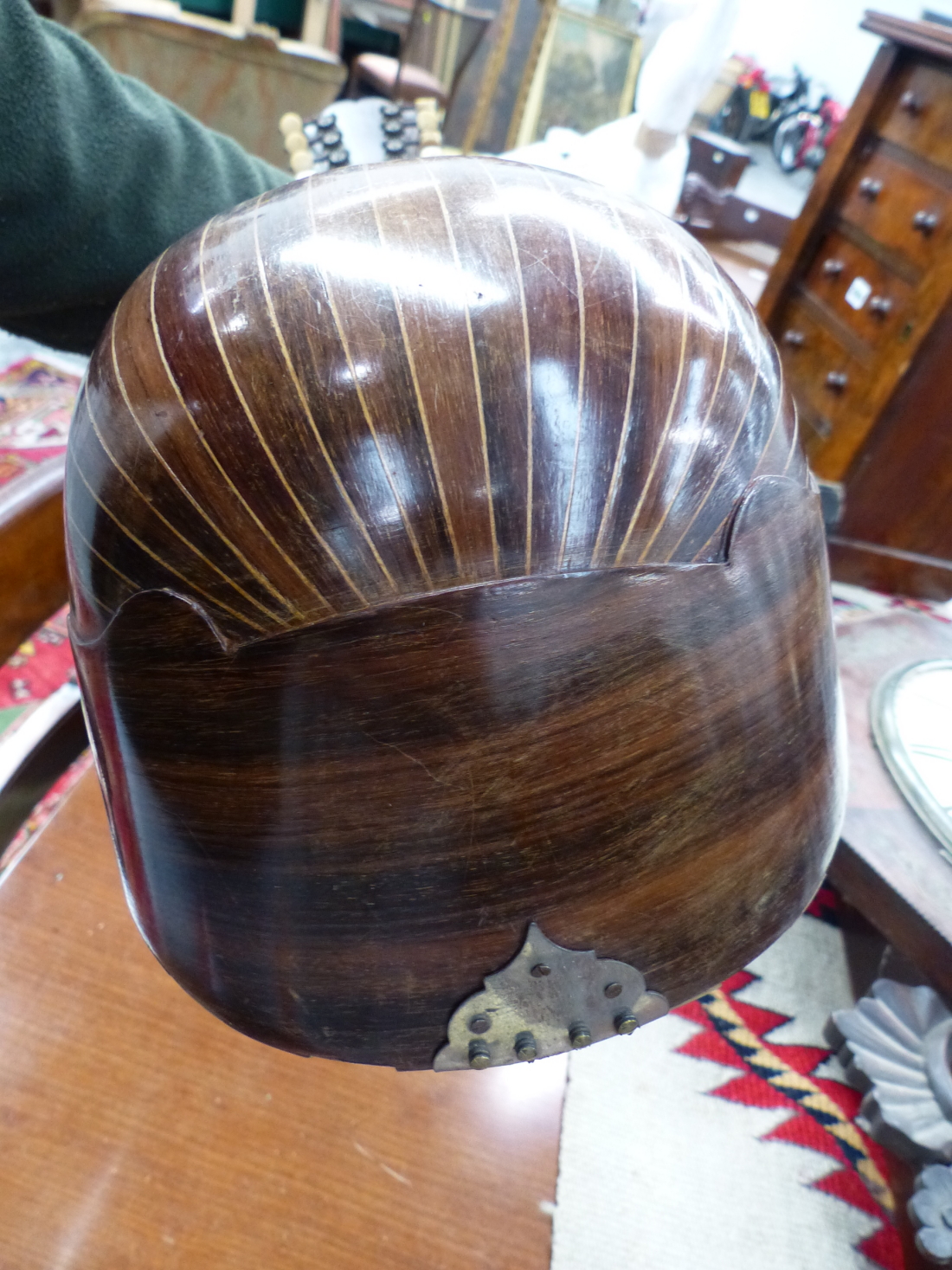 A LEATHERETTE CASED STRIDENTE OF NAPOLI MANDOLIN, THE SOUNDBOARD INLAID WITH A BUTTERFLY . - Image 7 of 11