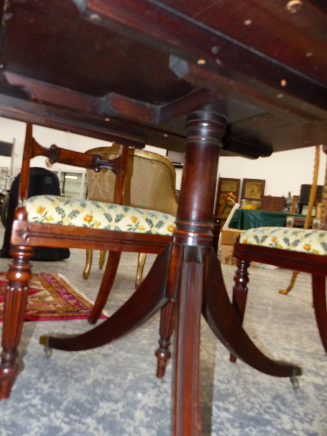 A GOOD ANTIQUE AND LATER MAHOGANY TWIN PEDESTAL DINING TABLE COMPLETE WITH ADDITIONAL LEAF. L.228 - Image 6 of 13