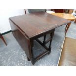 AN 18th.C.OAK SMALL COTTAGE GATELEG TABLE ON TURNED SUPPORTS. 122 x 81 x H.68cms. (OPEN)