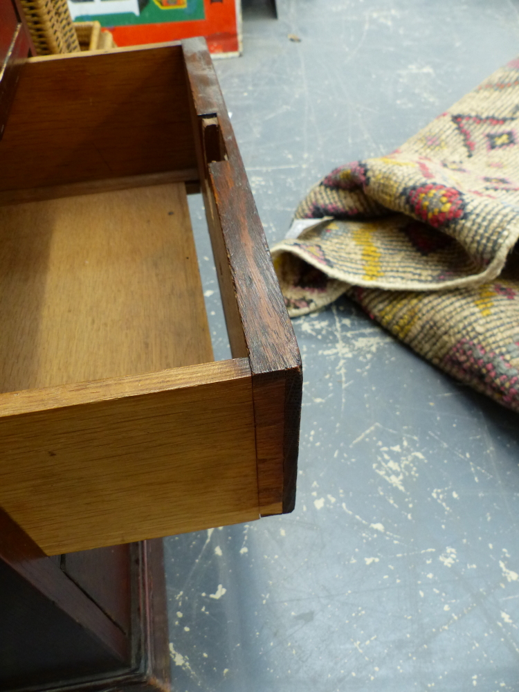 A VICTORIAN OAK TWIN PEDESTAL DESK WITH LEATHER INSET TOP. W.138 x D.75cms. - Image 10 of 10