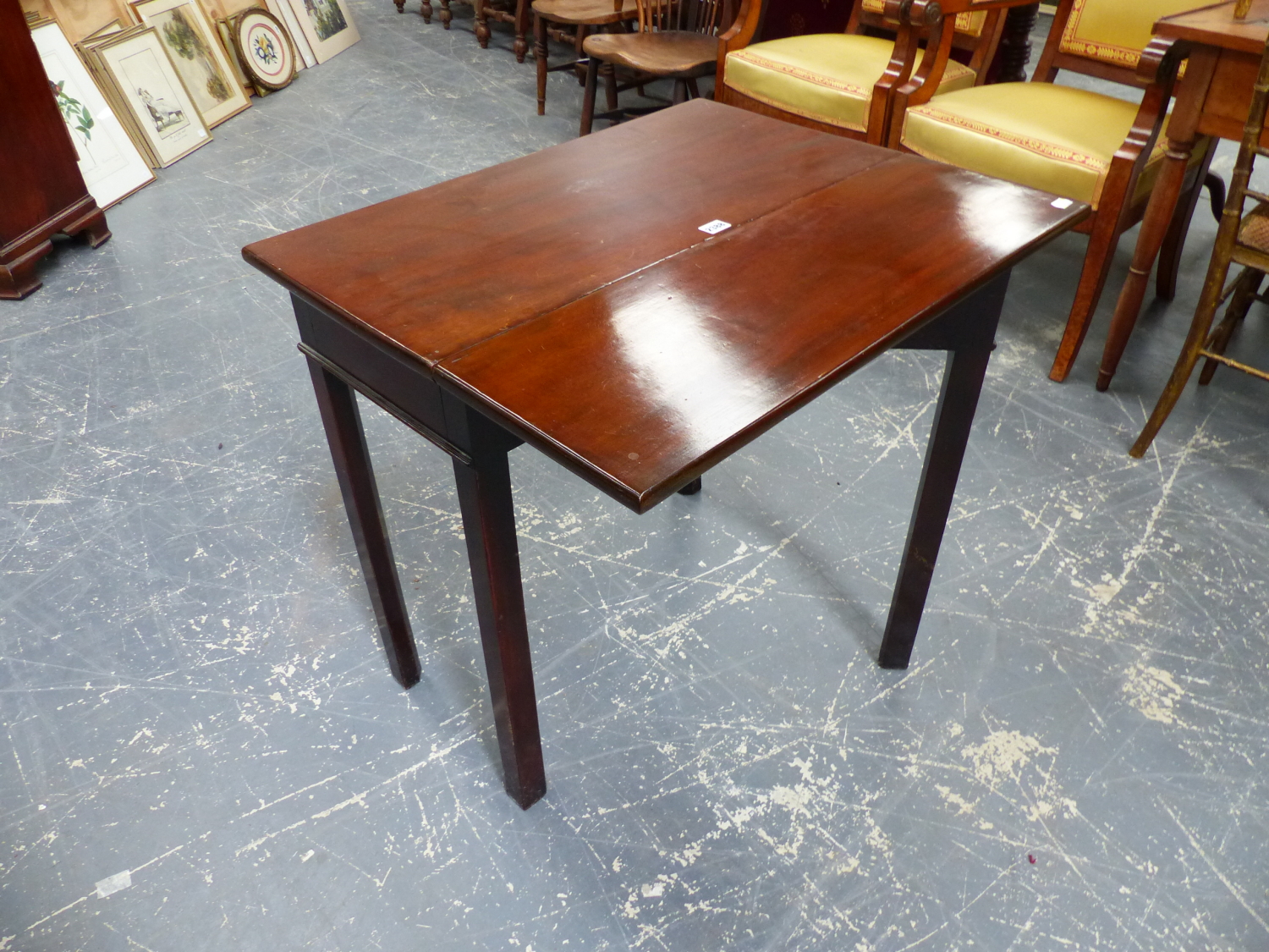 A 19th C. MAHOGANY TABLE WITH SINGLE RECTANGULAR FLAP OPENING ON SINGLE GATE, THE SQUARE SECTIONED - Image 5 of 5
