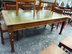 A LARGE EARLY 20th.C.MAHOGANY LIBRARY TABLE WITH LEATHER INSET TOP OVER SIX DRAWERS ON SQUARE