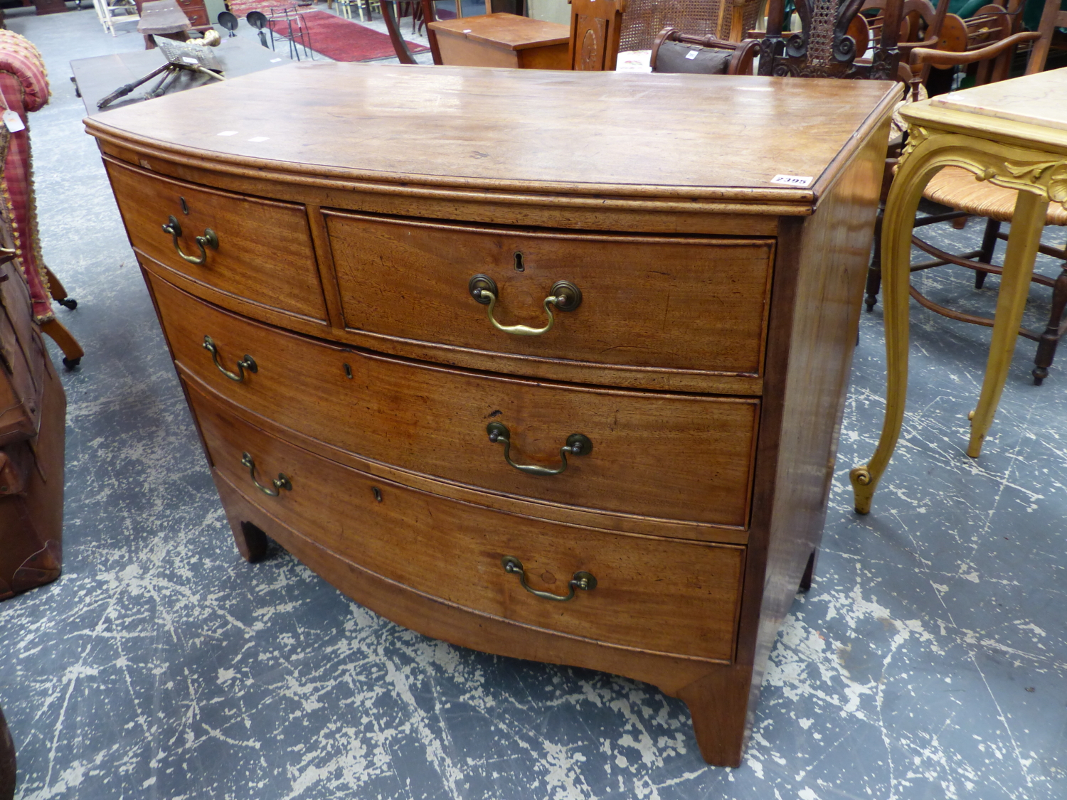 AN EARLY 19TH CENTURY MAHOGANY BOWFRONT FOUR DRAWER CHEST.