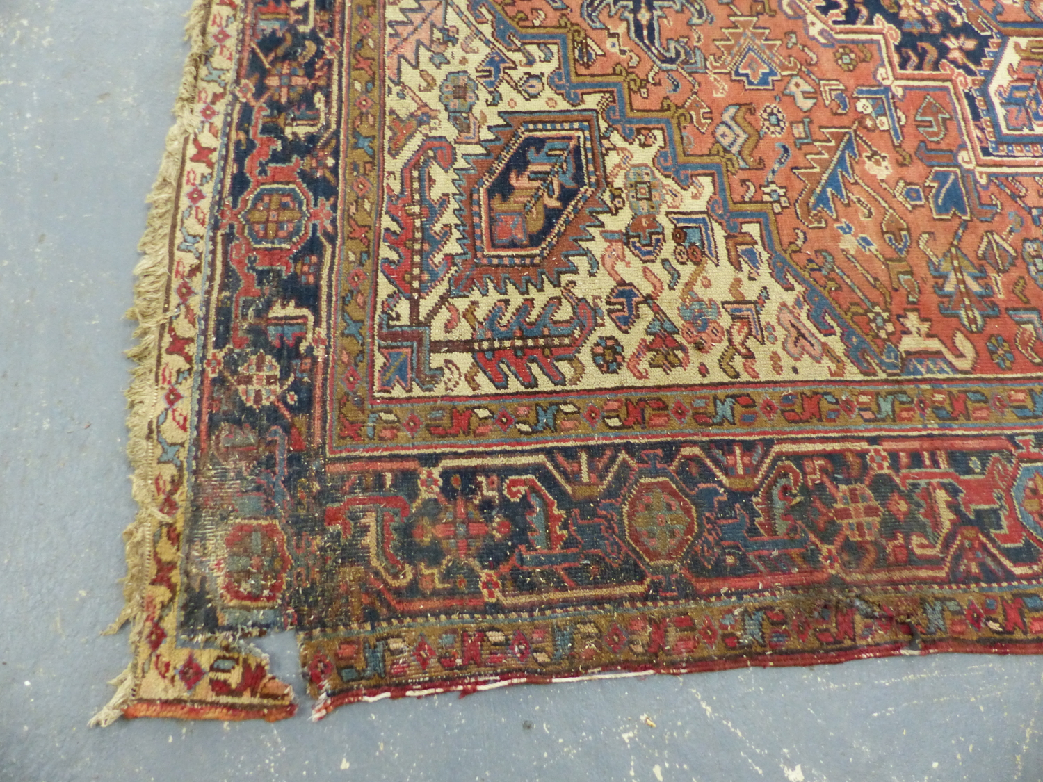 A PERSIAN HERIZ CARPET 338 x 234cms. - Image 8 of 11