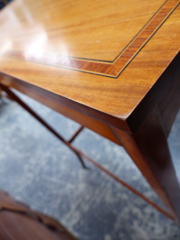AN EDWARDIAN INLAID SATINWOOD NEST OF FOUR TABLES, TAPERED LEGS. - Image 8 of 9