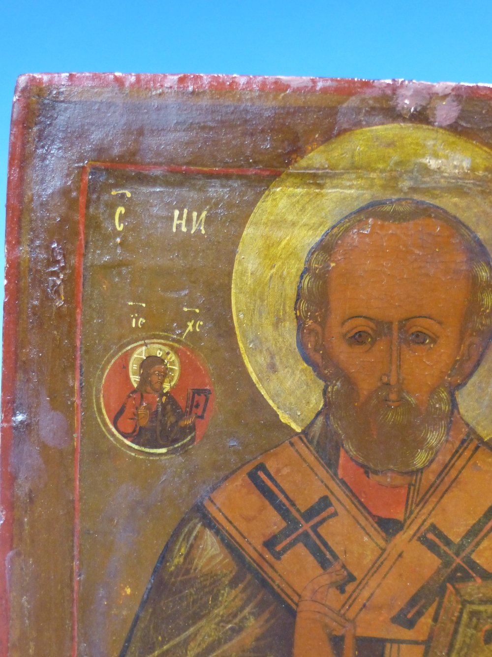 A RUSSIAN ICON PAINTED WITH ST NICHOLAS HOLDING A HOLY BOOK, ROUNDELS OF ST MARY AND JESUS ABOVE HIS - Image 7 of 9