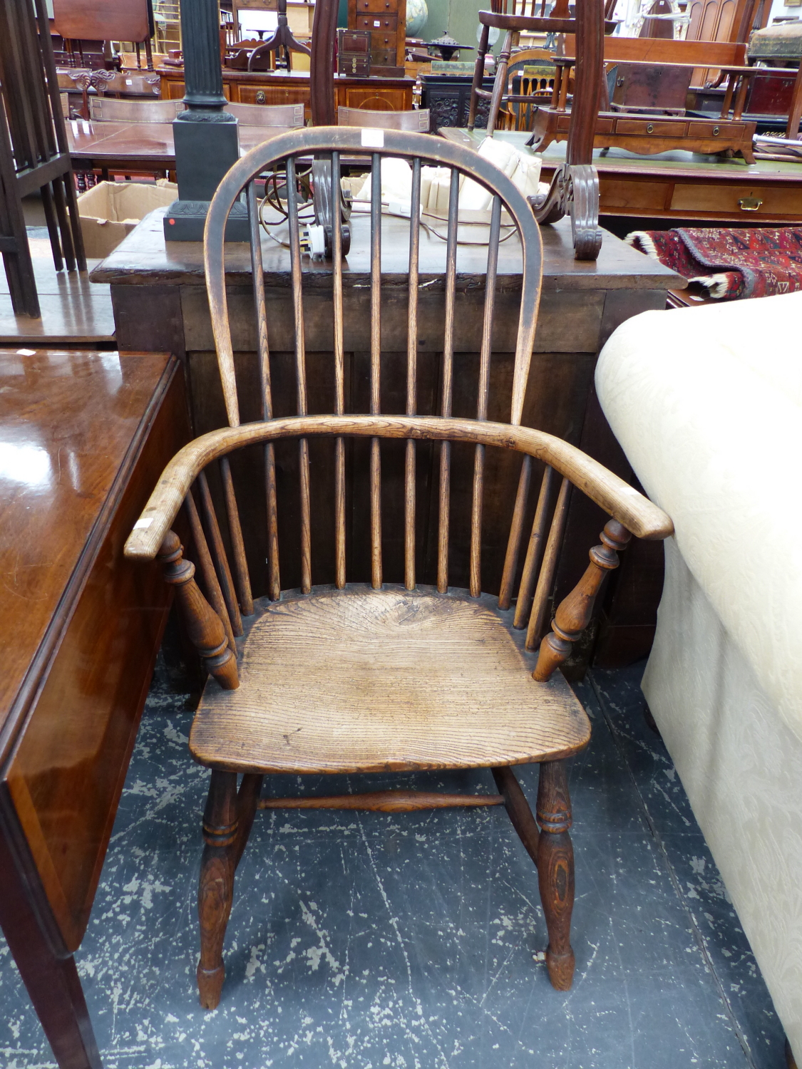 TWO OAK AND ELM WINDSOR CHAIRS WITH ROUND ARCH HOOPS SUPPORTING THE STICK BACKS AND FORMING THE ARMS - Image 5 of 8