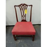 A CARVED MAHOGANY GEORGIAN CHAIR WITH PIERCED GOTHIC STYLE BACK SPLAT, MOULDED STRAIGHT LEGS.