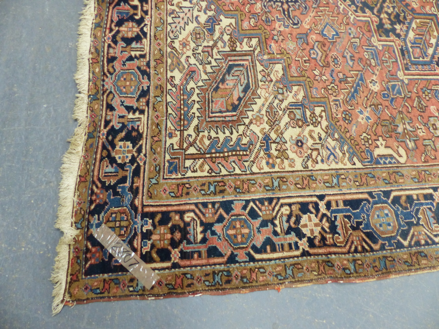 A PERSIAN HERIZ CARPET 338 x 234cms. - Image 4 of 11