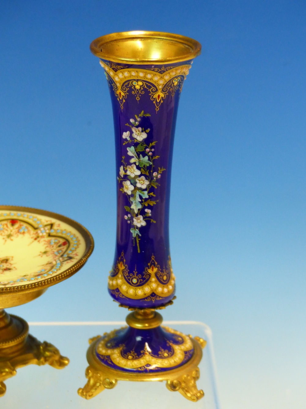 A FLORAL ENAMELLED ROYAL BLUE GROUND WAISTED CYLINDRICAL VASE ON FOUR ORMOLU FEET. H 15cms. ROGETHER - Image 3 of 14