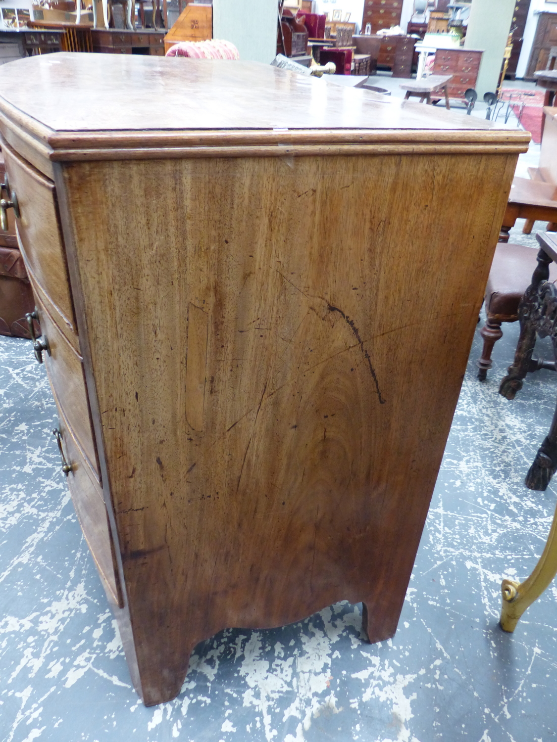 AN EARLY 19TH CENTURY MAHOGANY BOWFRONT FOUR DRAWER CHEST. - Image 3 of 13