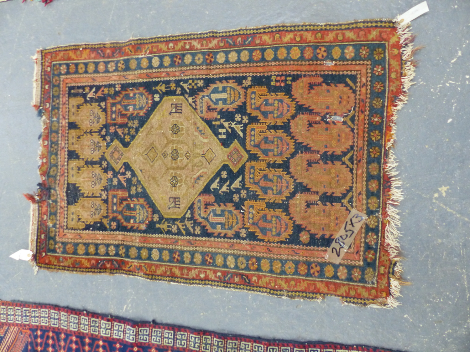 AN ANTIQUE PERSIAN TRIBAL RUG 133 x 90cms. TOGETHER WITH AN ORIENTAL RUG OF TURKOMAN DESIGN AND A - Image 7 of 15