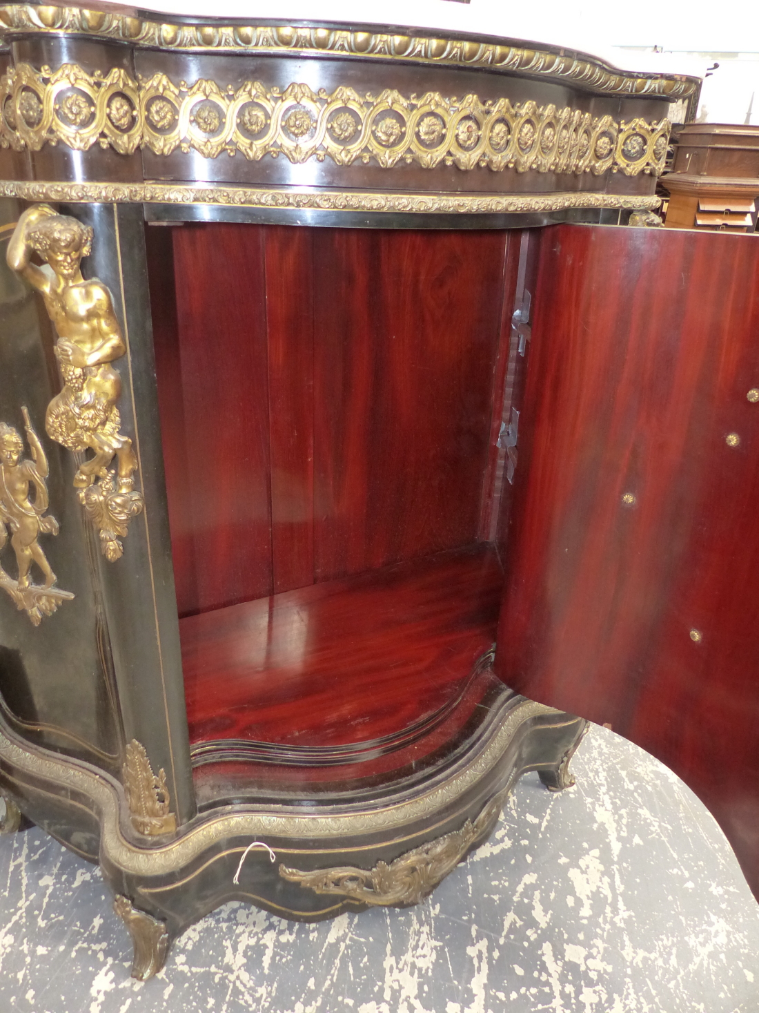 A FRENCH 19th.C.EBONISED ORMOLU MOUNTED MARBLE TOP CABINET, SERPENTINE FORM WITH FIGURAL MOUNTS - Image 11 of 15