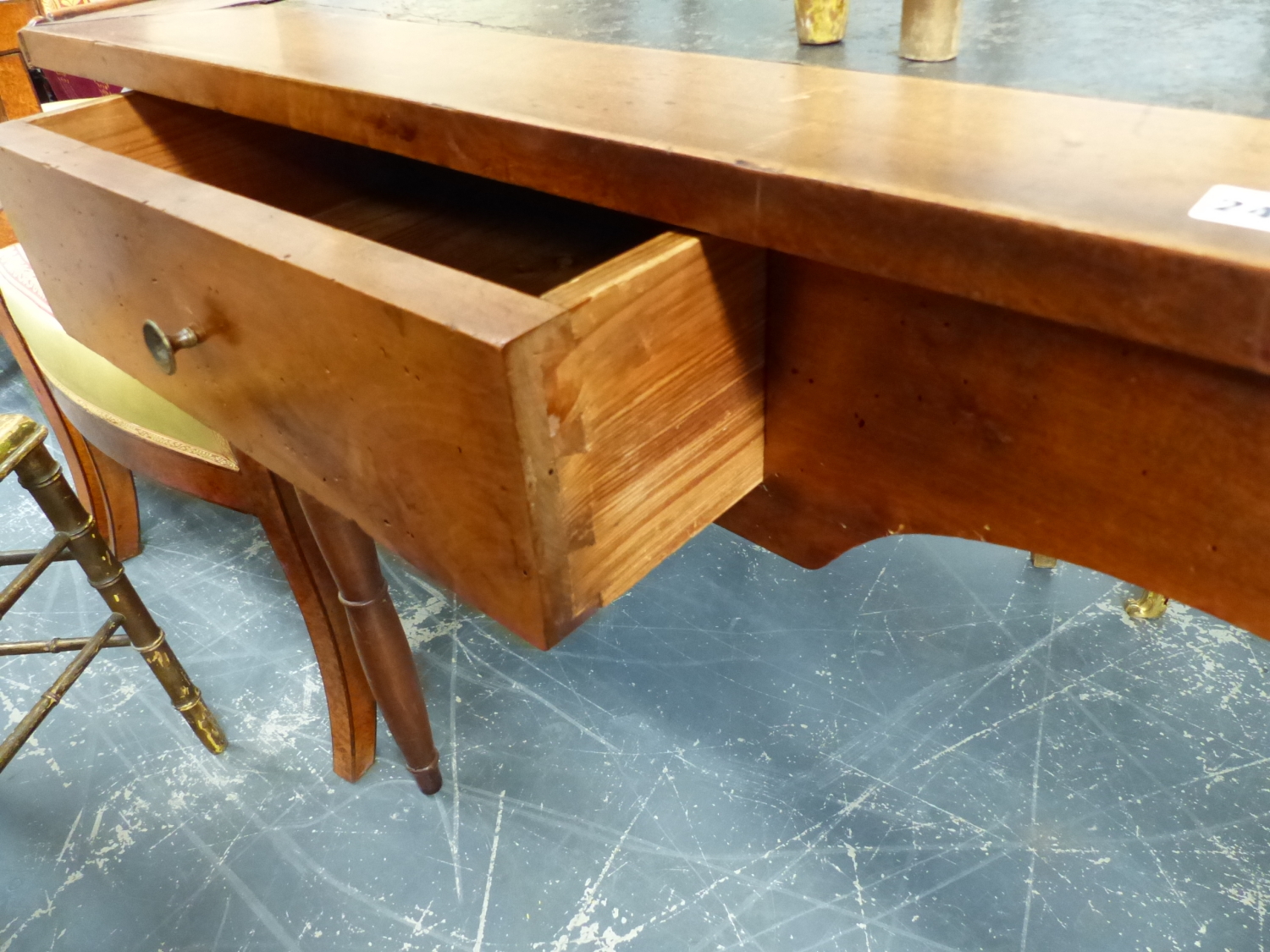 A 19th.C.FRENCH PROVINCIAL WALNUT WRITING TABLE ON TURNED LEGS, 131 x 68 x 74cms. - Image 8 of 8