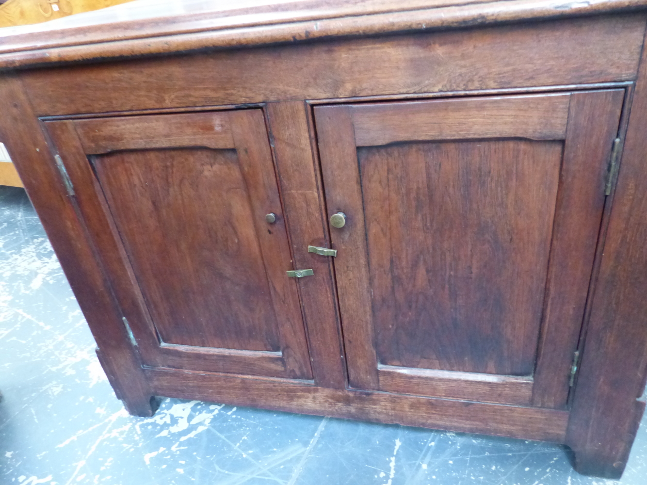 A 19th.C.CONTINENTAL OAK SIDE CABINET WITH LOUVRE PANEL SIDES. W.118 x D.64 x H.911cms. - Image 2 of 8