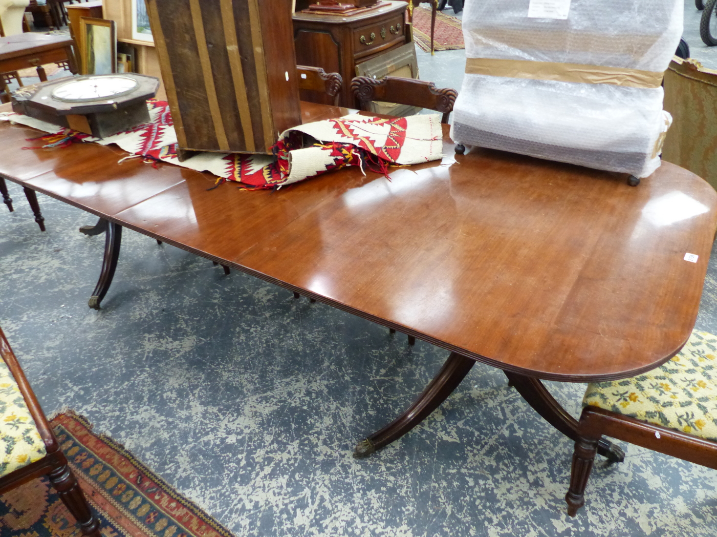 A GOOD ANTIQUE AND LATER MAHOGANY TWIN PEDESTAL DINING TABLE COMPLETE WITH ADDITIONAL LEAF. L.228 - Image 8 of 13