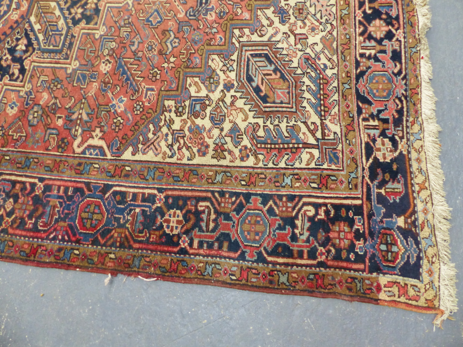 A PERSIAN HERIZ CARPET 338 x 234cms. - Image 6 of 11