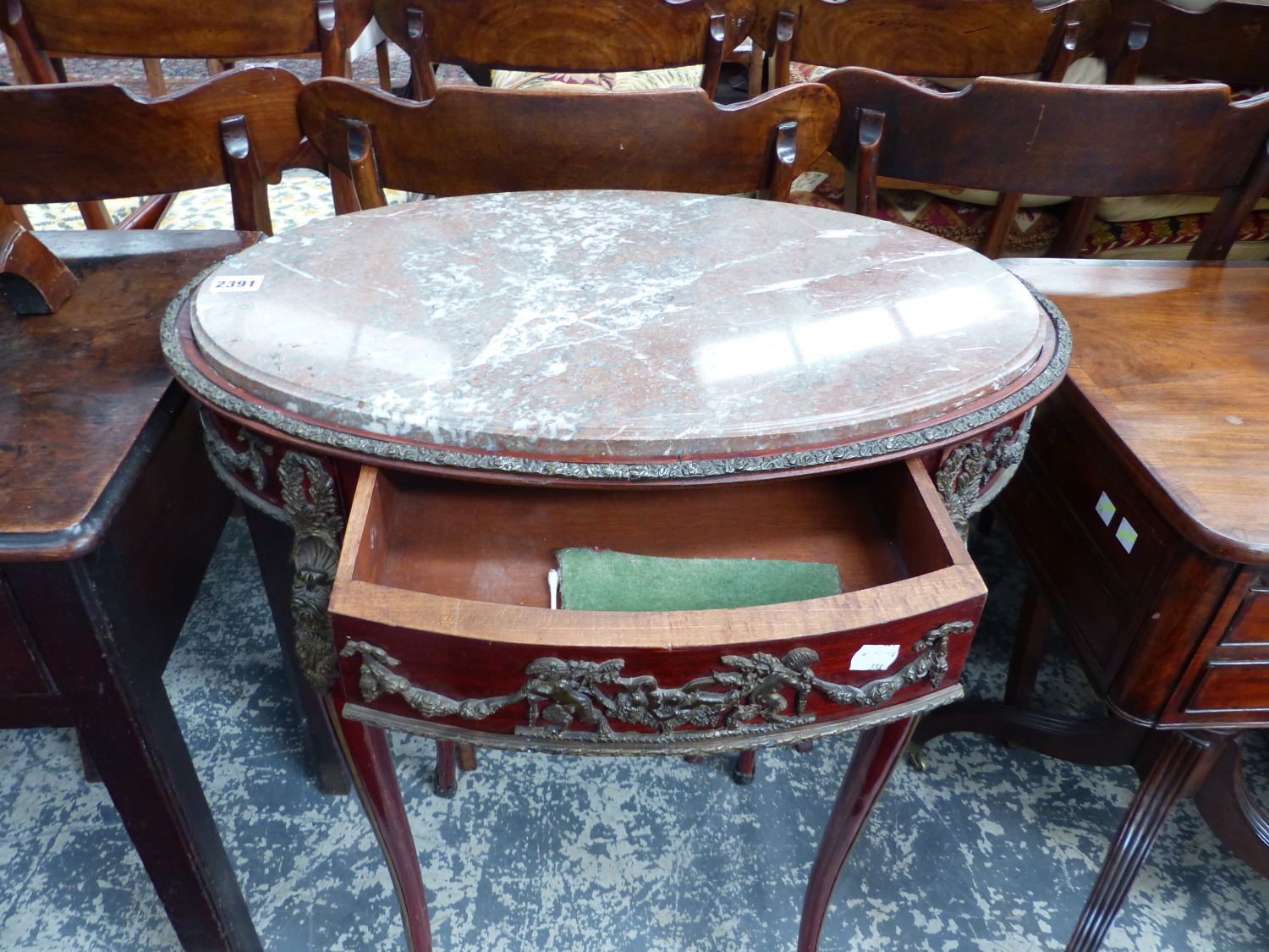 A FRENCH OVAL MARBLE TOP TABLE WITH ORMOLU MOUNTS AND FITTED DRAWER. 58 x 38cms. - Image 5 of 6