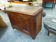 A 19th.C.CONTINENTAL OAK SIDE CABINET WITH LOUVRE PANEL SIDES. W.118 x D.64 x H.911cms.