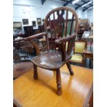 AN EARLY 19th.C.CHILD'S WINDSOR ARMCHAIR.