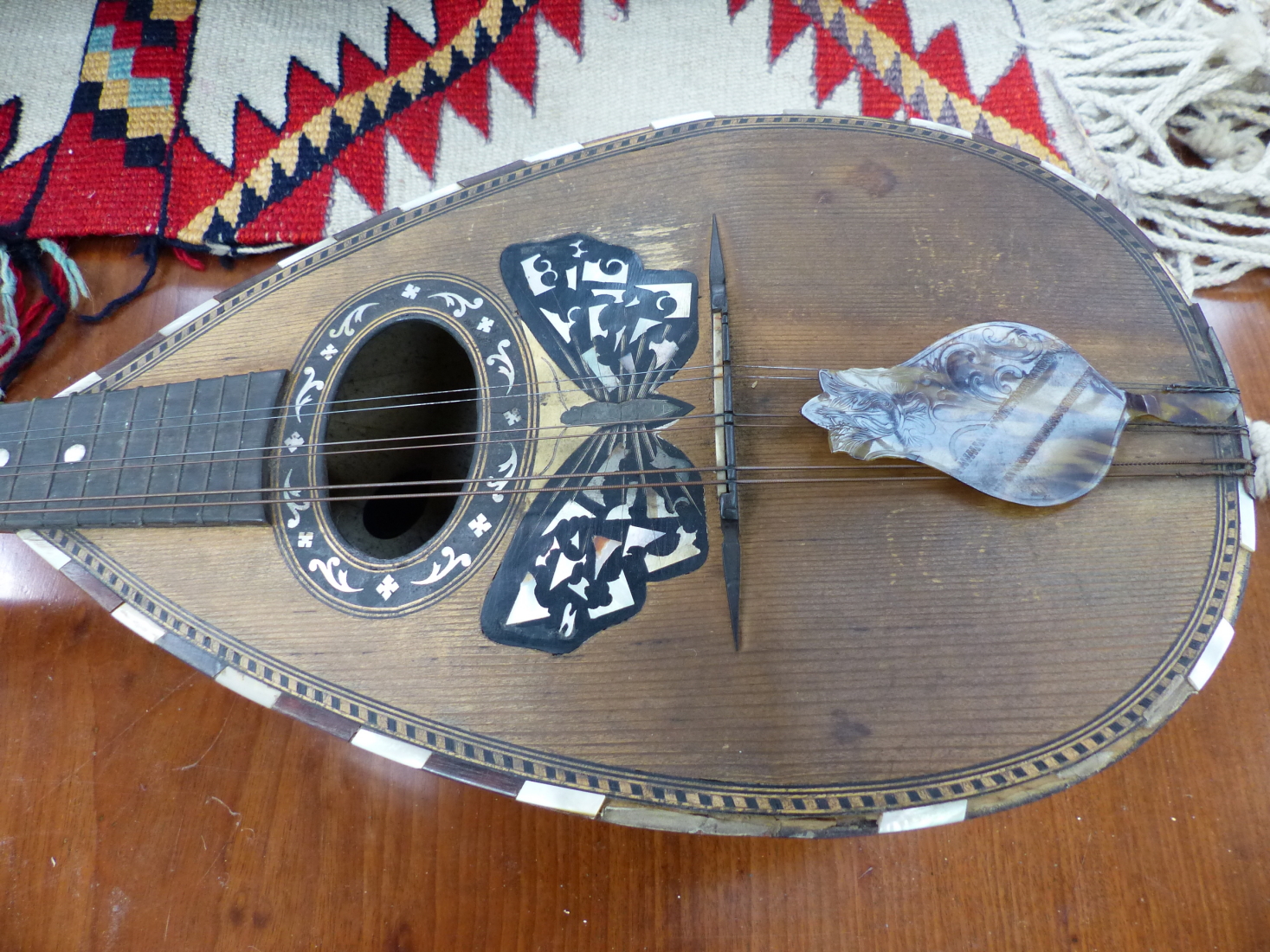 A LEATHERETTE CASED STRIDENTE OF NAPOLI MANDOLIN, THE SOUNDBOARD INLAID WITH A BUTTERFLY . - Image 3 of 11