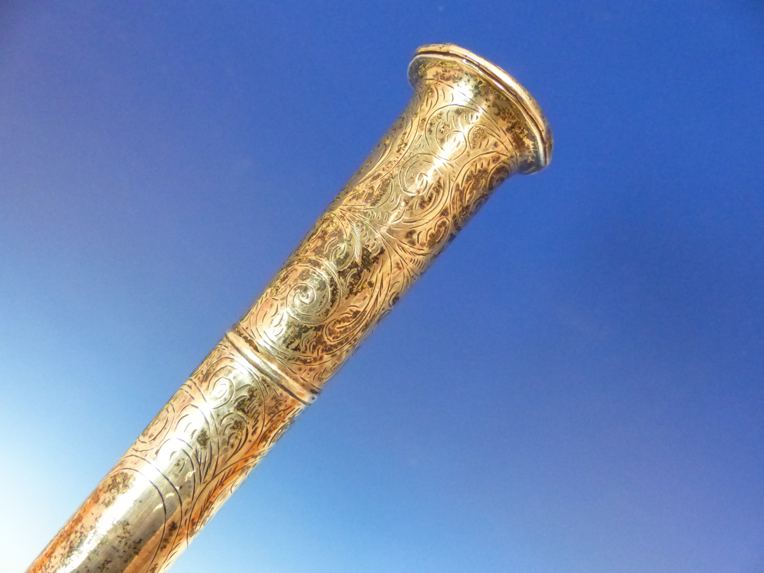 A LONDON SILVER HANDLED SWORD STICK, THE CANE SCABBARD HOUSING A BLADE OF SQUARE SECTION. - Image 6 of 27